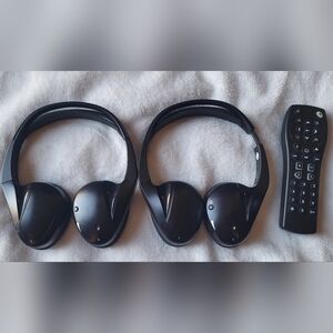 GM Rear DVD Entertainment Headphones & Remote Suburban Escalade Yukon